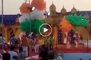 Взрыв воздушных шаров с ацетиленом на празднике в Индии