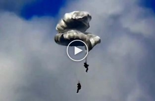 Удачное приземление парашютистов
