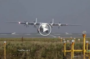 Шумный Антей Ан-22 взлетает при сильном боковом ветре