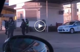Краснодарский автомобилист развлекается уходя от полицейской погони