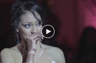 Канадец, жених индийской красавицы, исполнил на хинди песню из популярного индийского мюзикла