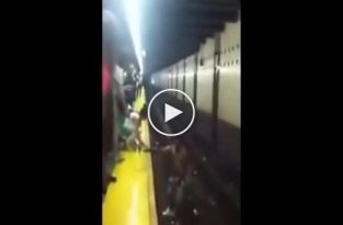 Жуткое самоубийство в метро Нью-Йорка