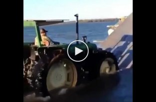 Как утопить трактор на примере этого оператора