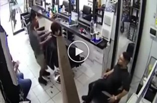 Работники парикмахерской жестоко избили напавшего на них грабителя