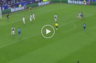 Криштиану Роналду забил прекрасный гол через себя