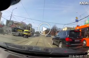 Скутерист сбил пешехода в Калининграде