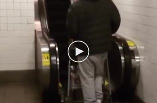 Американец пошел за пивом через метро