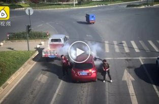 Китайский торговец решил закурить в салоне автомобиля с петардами