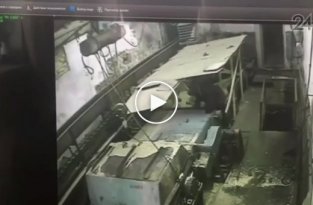Мужчину порубило ножами на фанерном заводе в Татарстане