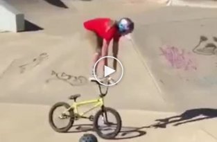 Этот парень умеет кататься на велосипеде, как не умеют делать этого другие