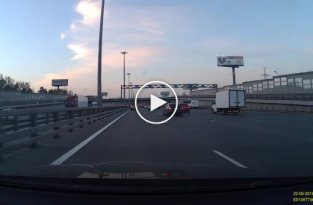 Три автомобиля столкнулись на Ярославском шоссе
