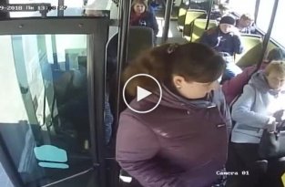 Липовая льготница бросается на водителя автобуса