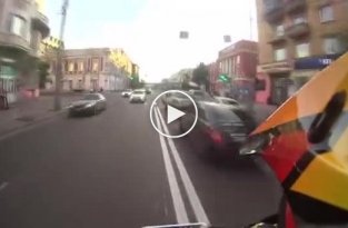 В Красноярске экстремал на квадроцикле устроил гонки с полицией по центру города