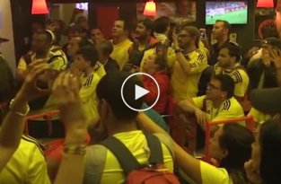 Английский фанат решил посмотреть матч в баре, полном болельщиков команды соперника
