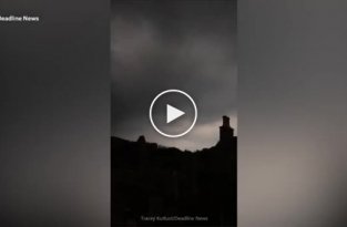 Жительницу Шотландии ударила молния, когда она снимала грозу на телефон