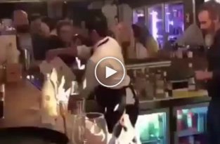 Турецкий бармен по случайности поджег туристов в баре