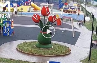 Школьник в Люберцах дал огня на детской площадке