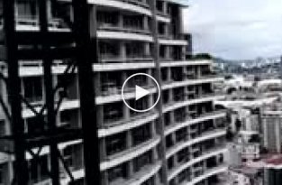 Любительница селфи сорвалась с 27-го этажа в Панаме