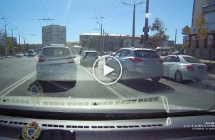 Десятка снесла женщину на пешеходном переходе в Новороссийске (мат)