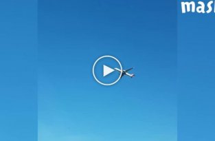 Когда кажется, что самолет просто завис в воздухе!