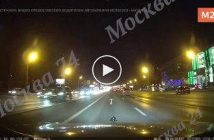 Таксист столкнулся с Maybach на Кутузовском проспекте