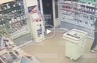 На ограбление магазина электроники в Санкт-Петербурге потребовалось 20 секунд
