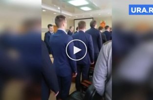 Депутаты Нижнего Тагила спели гимн перед заседанием