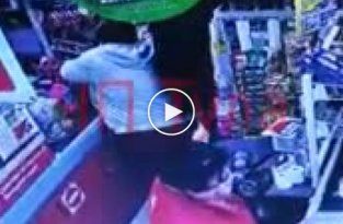 В Тульской области вооруженный ножом мужчина напал на продавщицу супермаркета