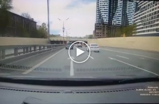 Погоня за отвалившимся колесом в Москве