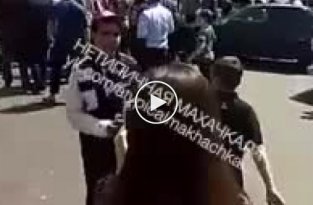 Массовая драка во время автопробега в честь Дня Победы в Махачкале