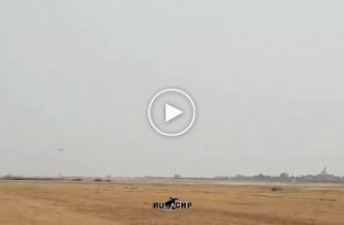 Аварийная посадка самолета без передней стойки шасси в аэропорту Мандалая