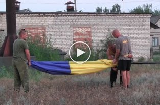 Как поступают с Украинской символикой жители Донбасса