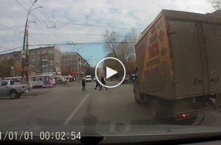 В Екатеринбурге машина вылетела на тротуар и сбила пешеходов