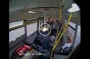 В Москве водитель автобуса уснул за рулем