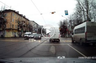 Под колесами автомобиля в Твери пострадал пешеход
