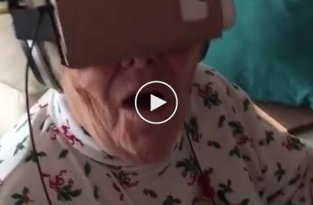 Бабушка впервые испытала на себе американские горки в очках виртуальной реальности