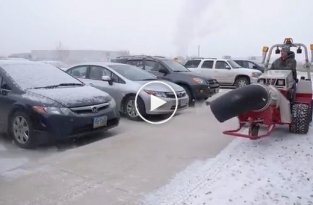 Как быстро очистить машину от снега