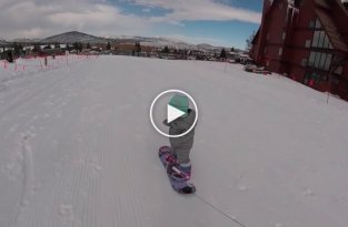 Эта 14-месячная девочка катается на сноуборде лучше многих из вас