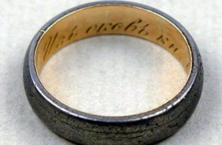 Необычное кольцо, проданное на аукционе за огромную сумму (3 фото)