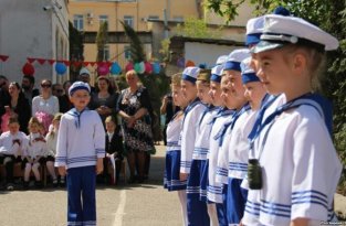 В Севастополе Росгвардия приняла «военный парад» в детском саду (4 фото)
