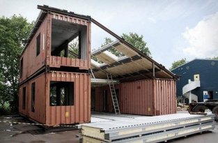 Современный и стильный дом из контейнеров (12 фото)
