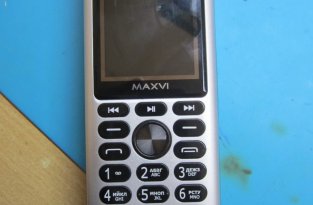 Необычный телефон принесли на ремонт (4 фото)