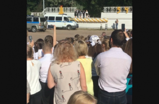 Питерская гимназия решила пригласить на школьную линейку ОМОН (2 фото + видео)