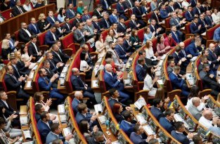 Украинских депутатов лишили неприкосновенности (3 фото)