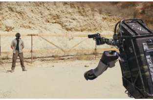 Новое поколение боевых роботов: качественная пародия на ролики Boston Dynamics (1 фото + 2 видео)