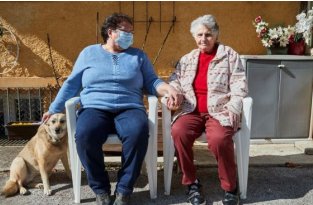 В Швейцарии 95-летняя пенсионерка рассказала, как вылечилась от коронавируса (2 фото)