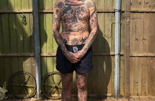 Британец пообещал набивать новое тату каждый день, пока не кончится карантин (10 фото)