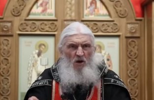 Бывший духовник Поклонской захватил женский монастырь и выставил охрану из казаков (5 фото + 1 видео)