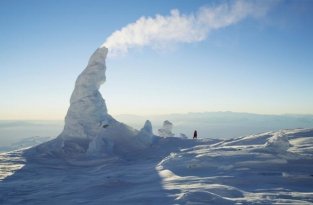 Ледяные башни и пещеры вулкана Эребус (14 фото)