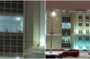 В окнах здания правительства Удмуртии разглядели голых мужчин (3 фото)